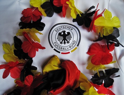 Deutschland Trikot mit Blumen in schwarz, rot und goldener Farbe